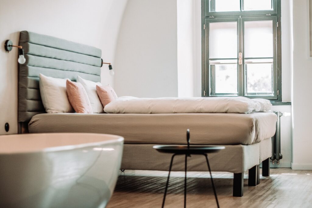 Hotel sector sees strong growth in April: more overnight stays, higher prices, and increased profitability